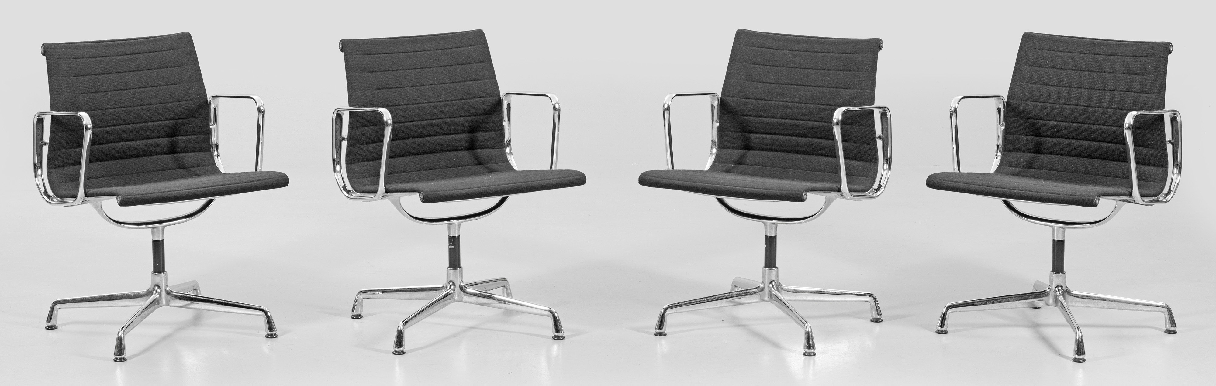 Satz von vier Armlehnstühlen von Charles & Ray Eames